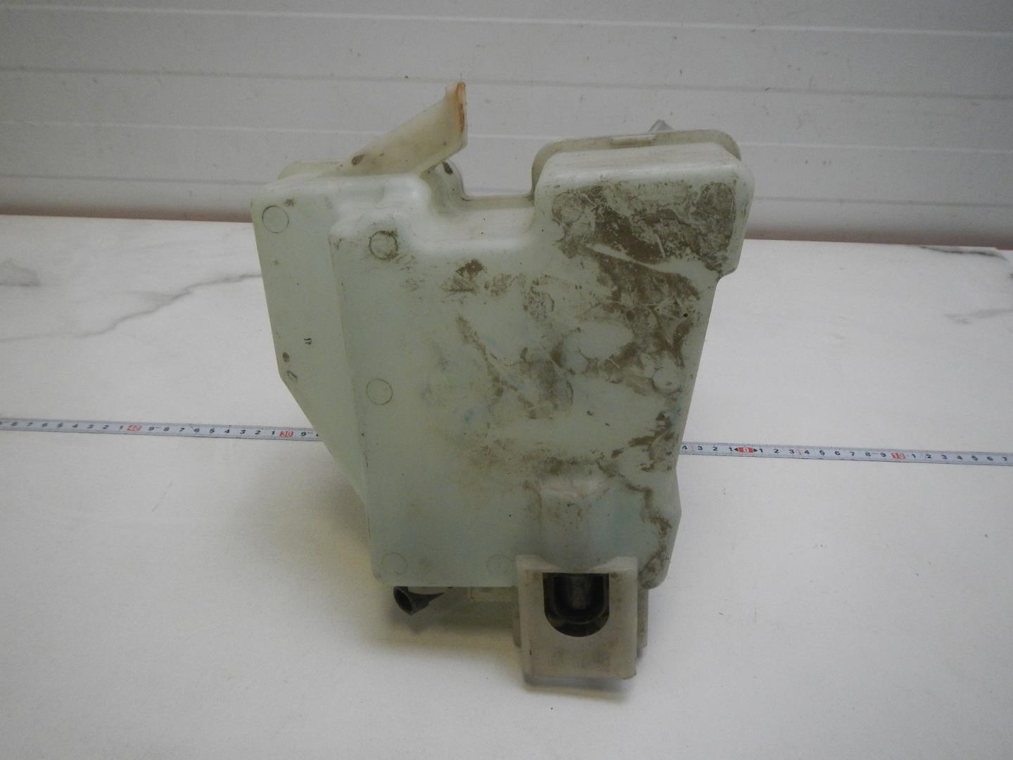 Бачок омывателя лобового стекла