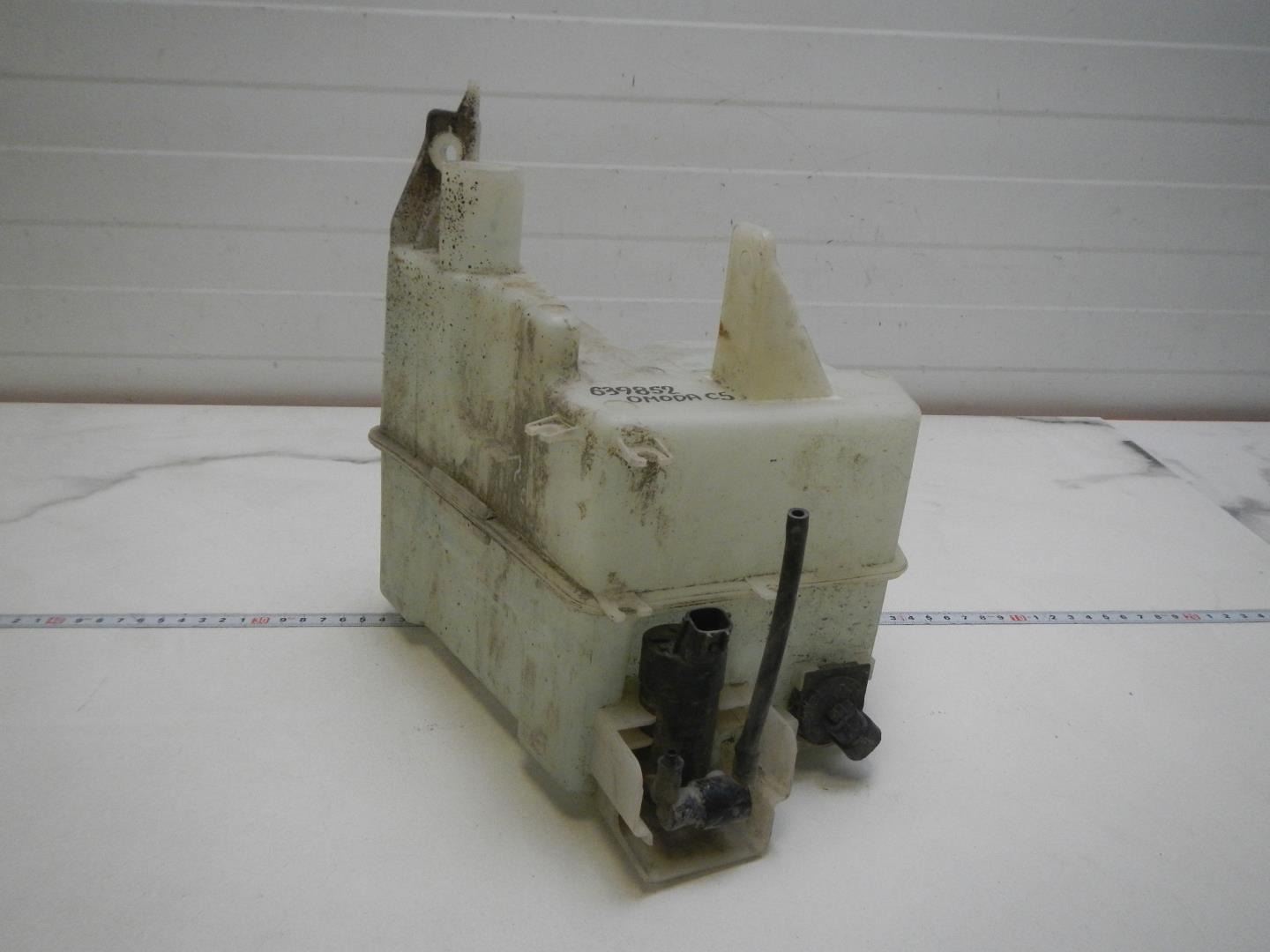 Бачок омывателя лобового стекла