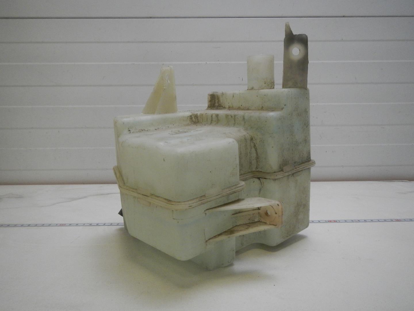 Бачок омывателя лобового стекла