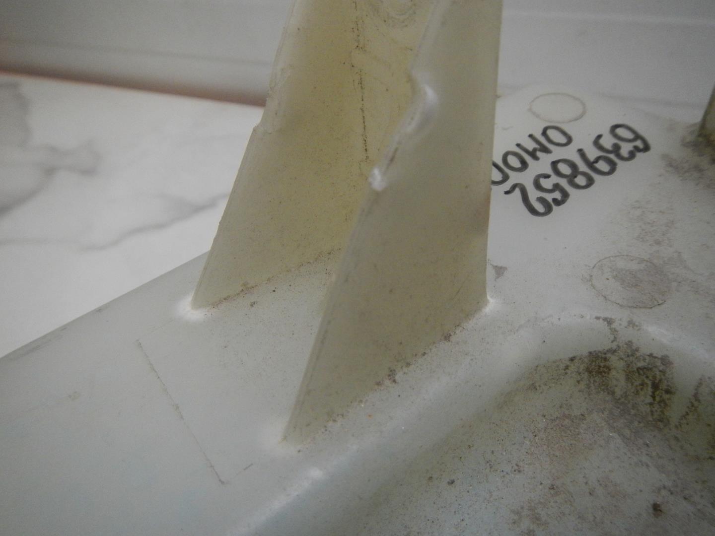 Бачок омывателя лобового стекла