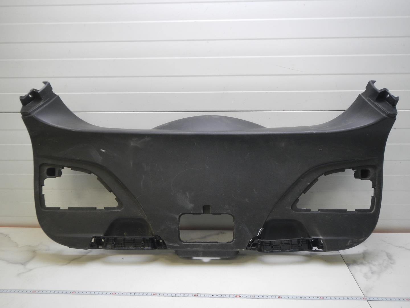 Обшивка двери багажника