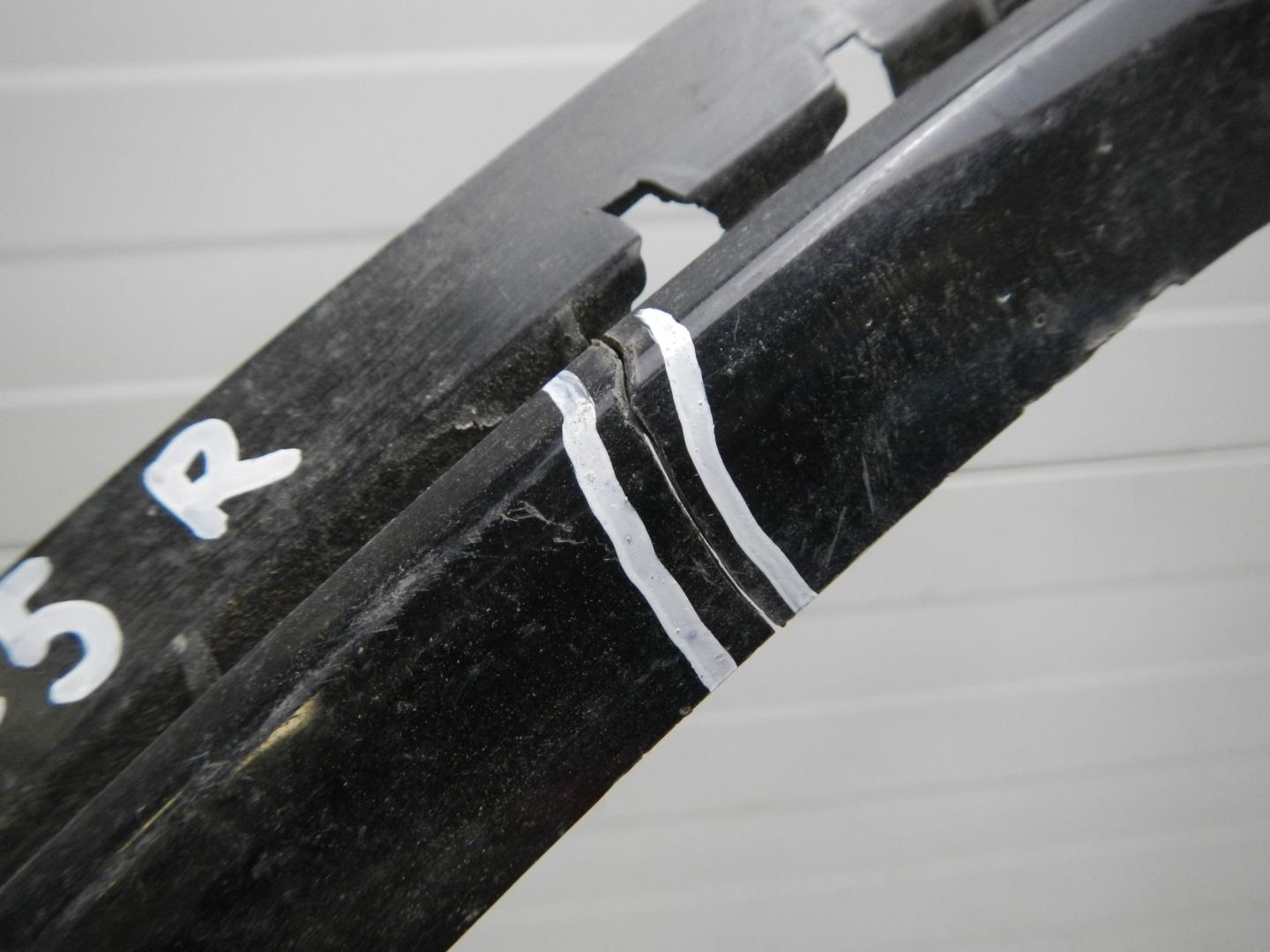 Рамка противотуманной фары правой