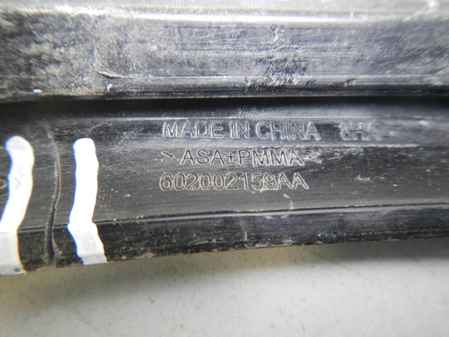 Рамка противотуманной фары правой