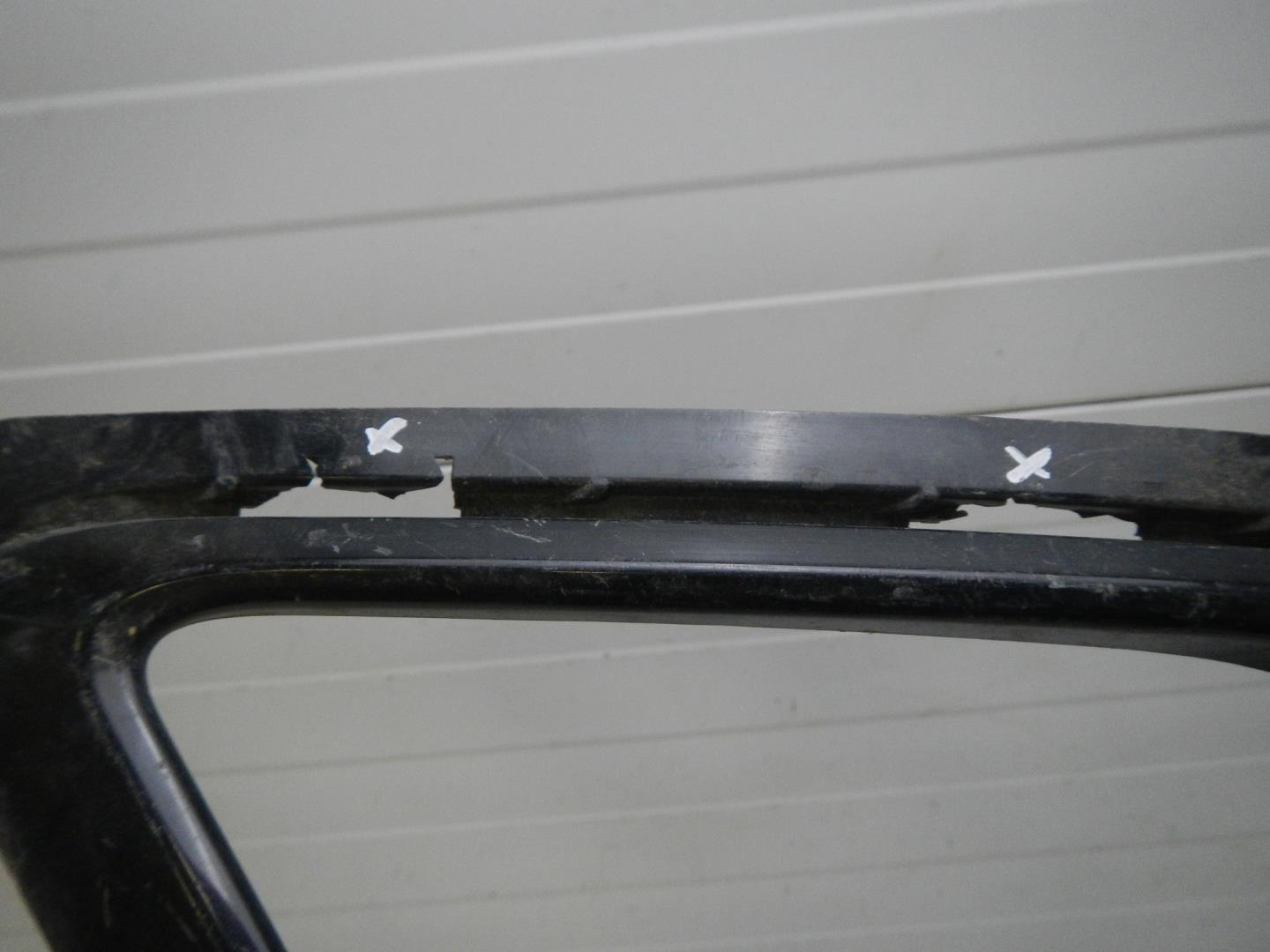 Рамка противотуманной фары правой