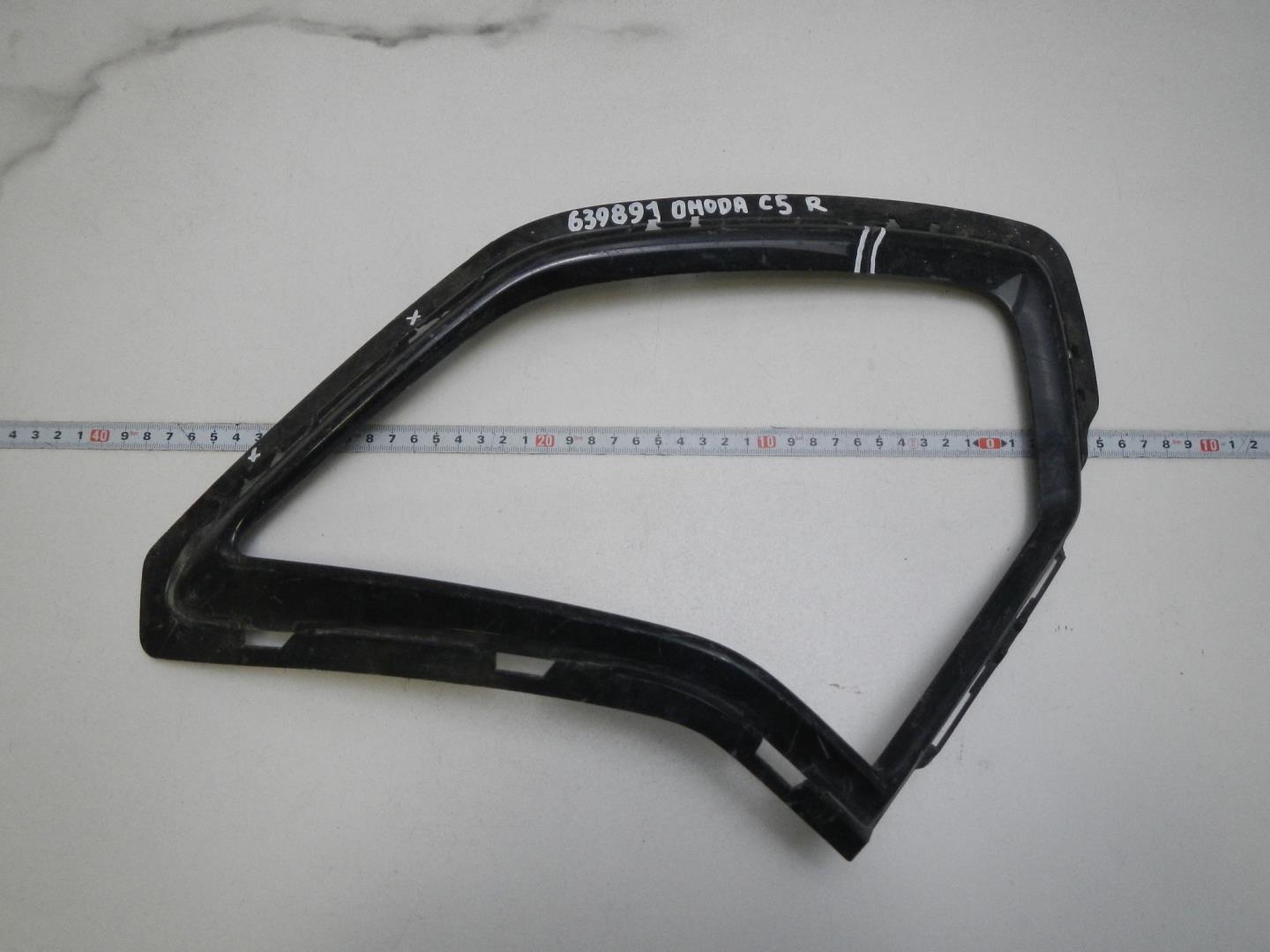 Рамка противотуманной фары правой