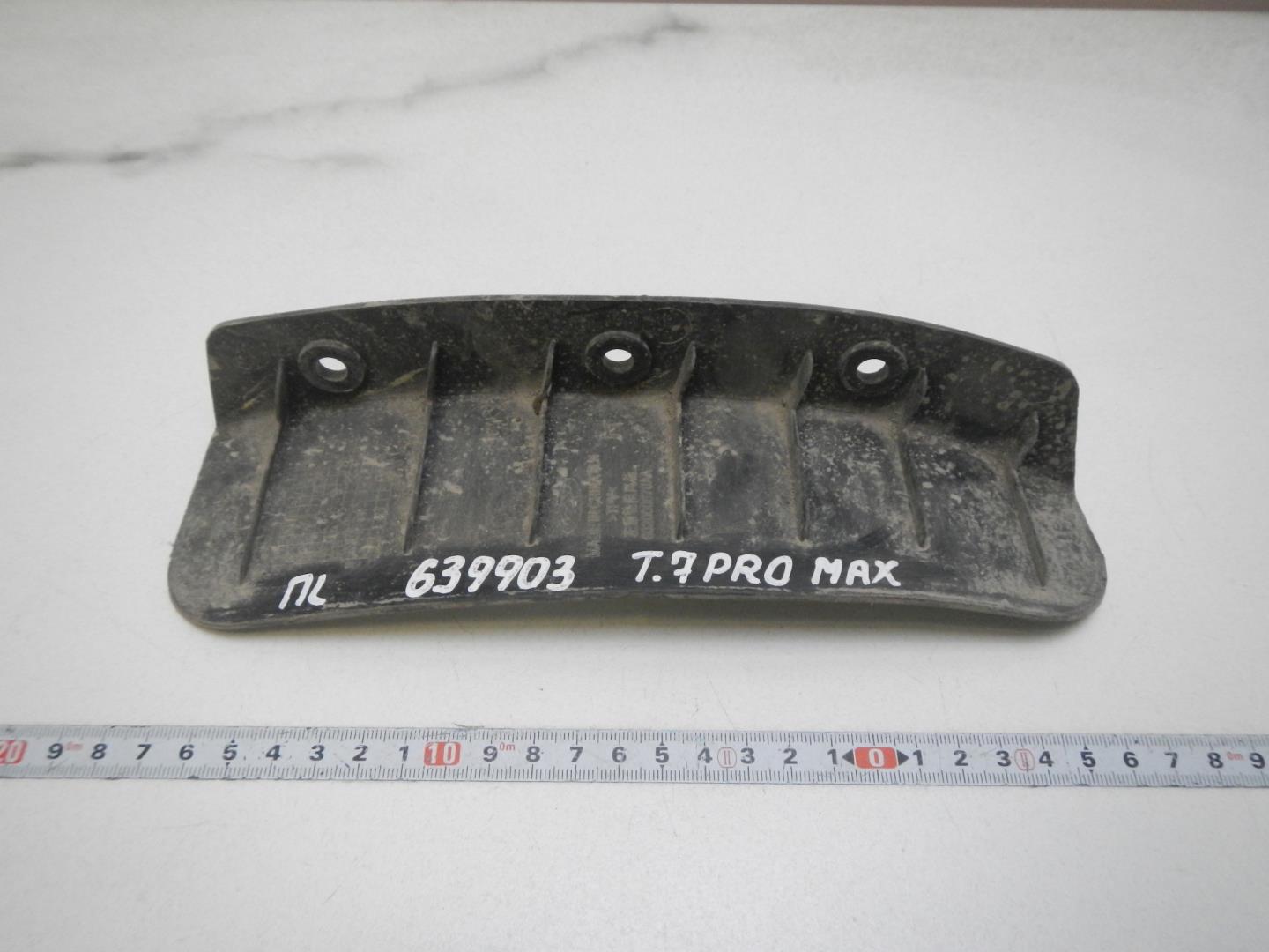 Брызговик передний левый