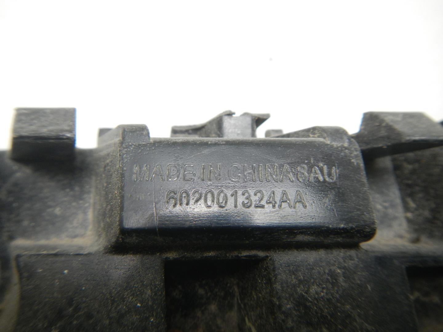 Кронштейн переднего бампера левый