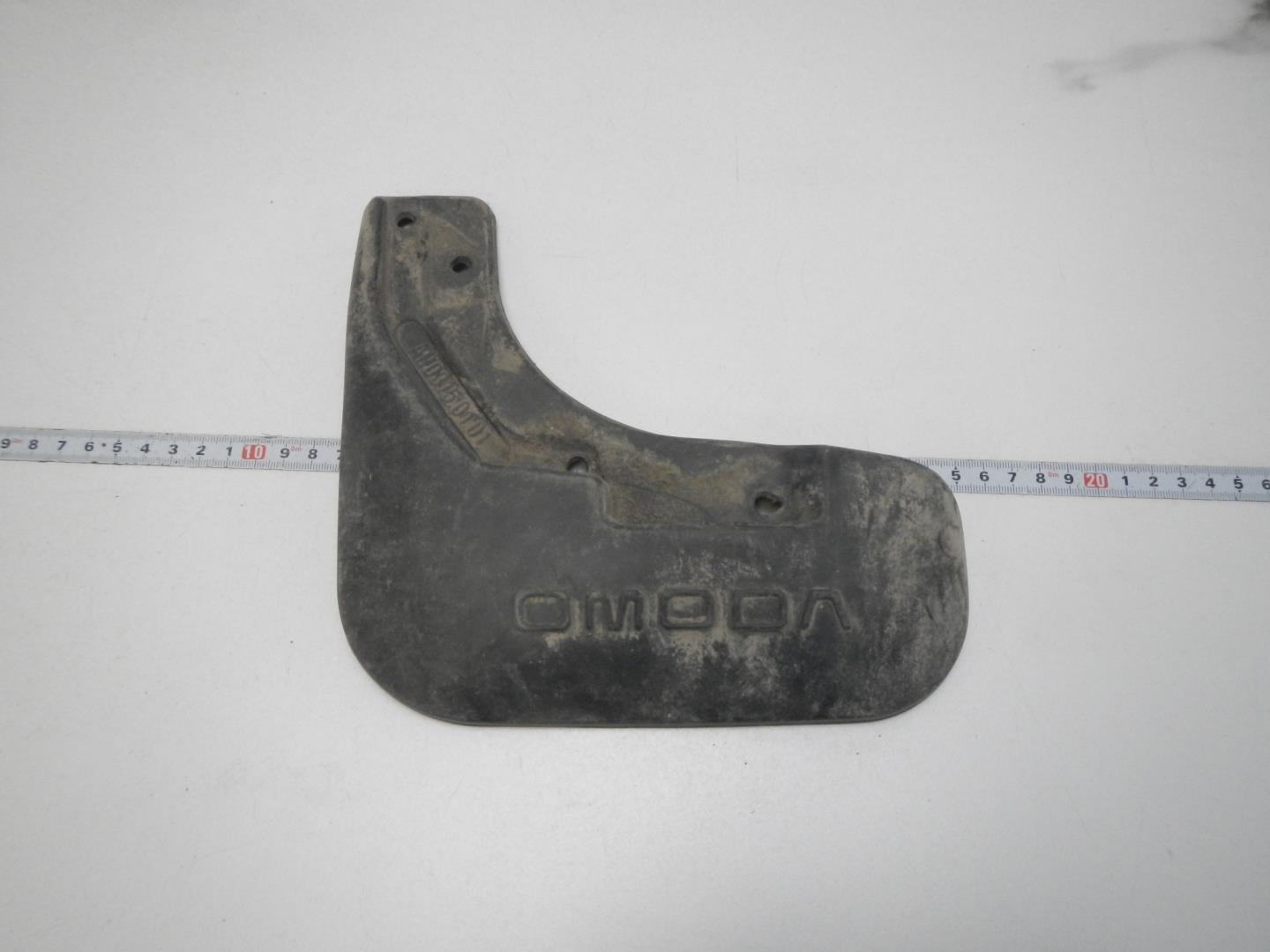 Брызговик передний левый