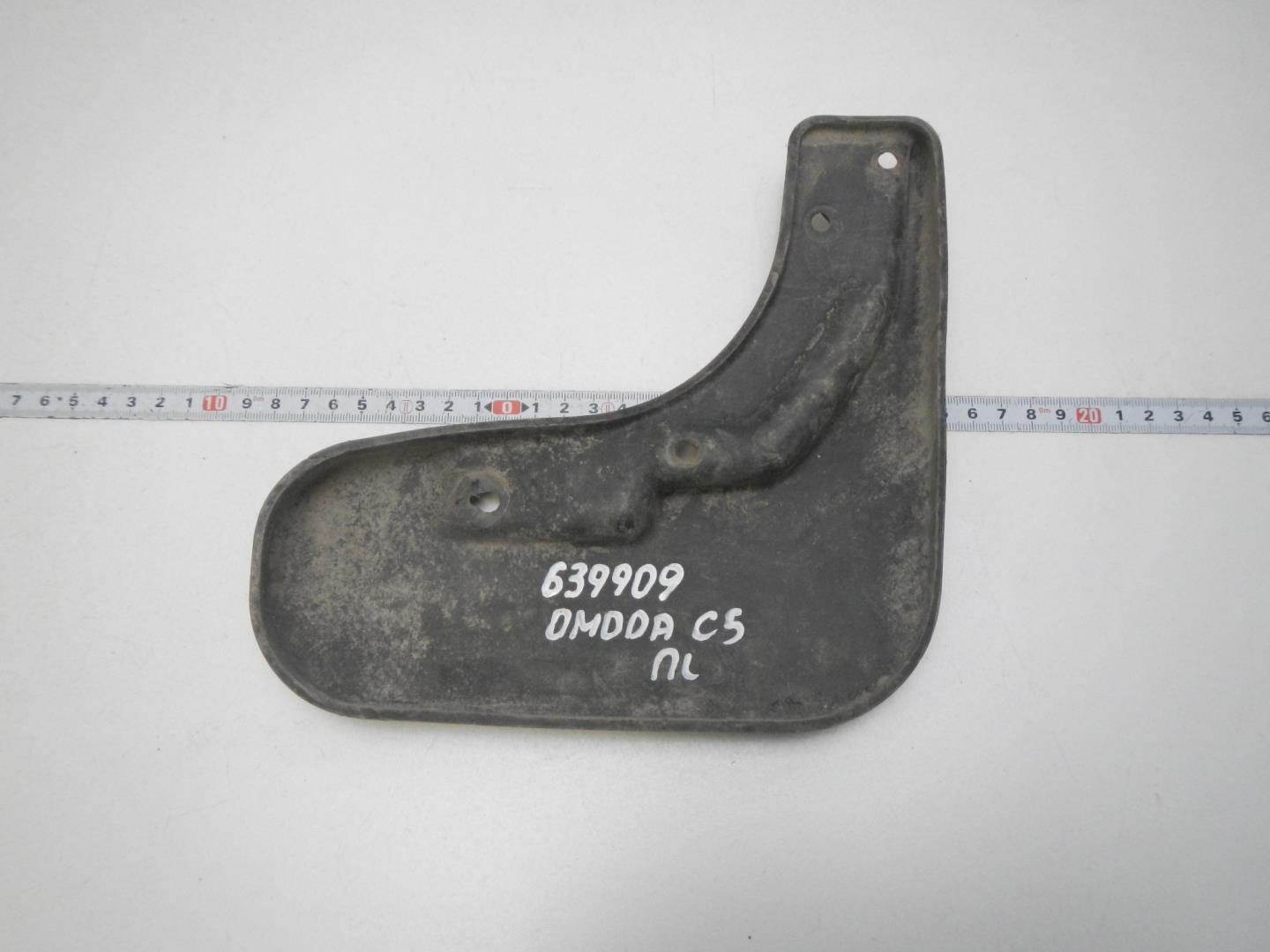 Брызговик передний левый