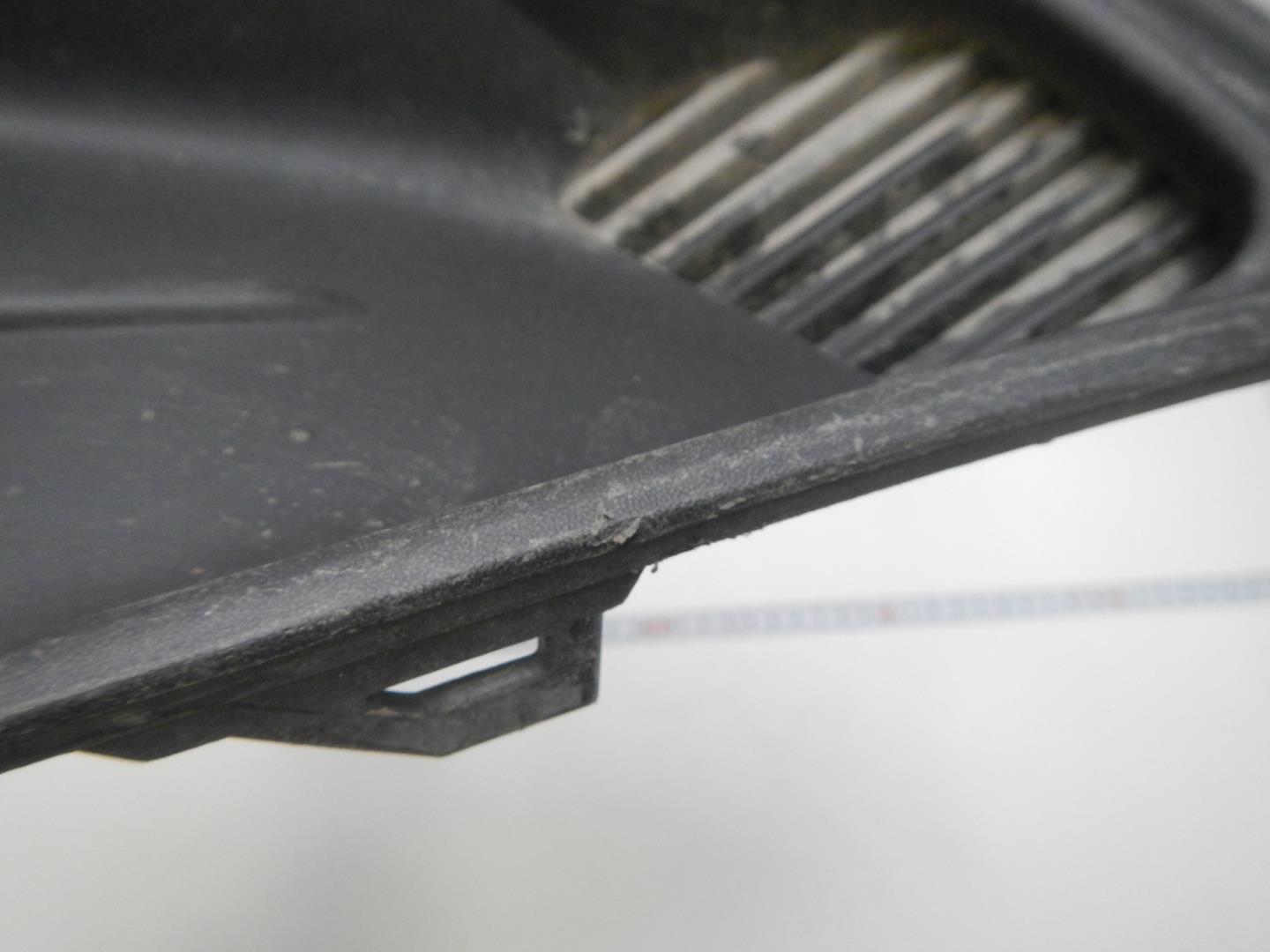 Решетка в бампер левая