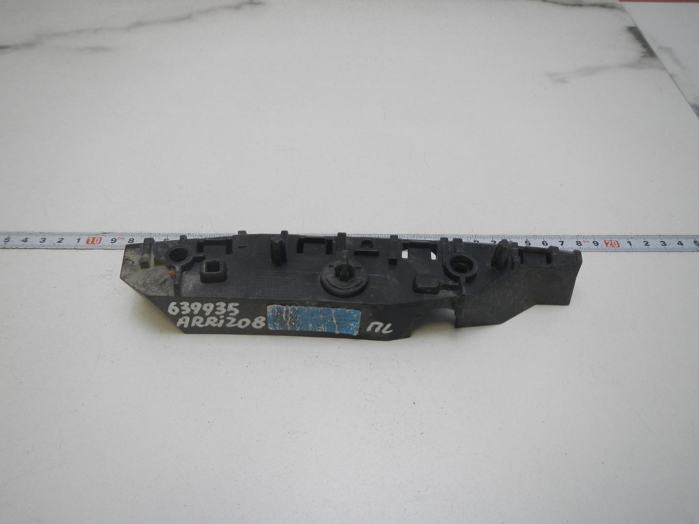 Кронштейн переднего бампера левый