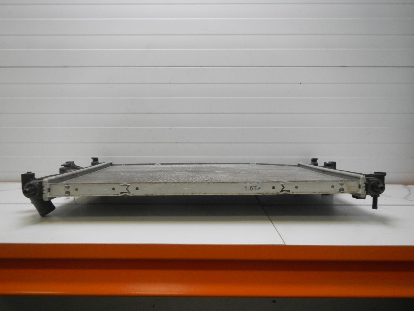 Радиатор охлаждения двигателя основной