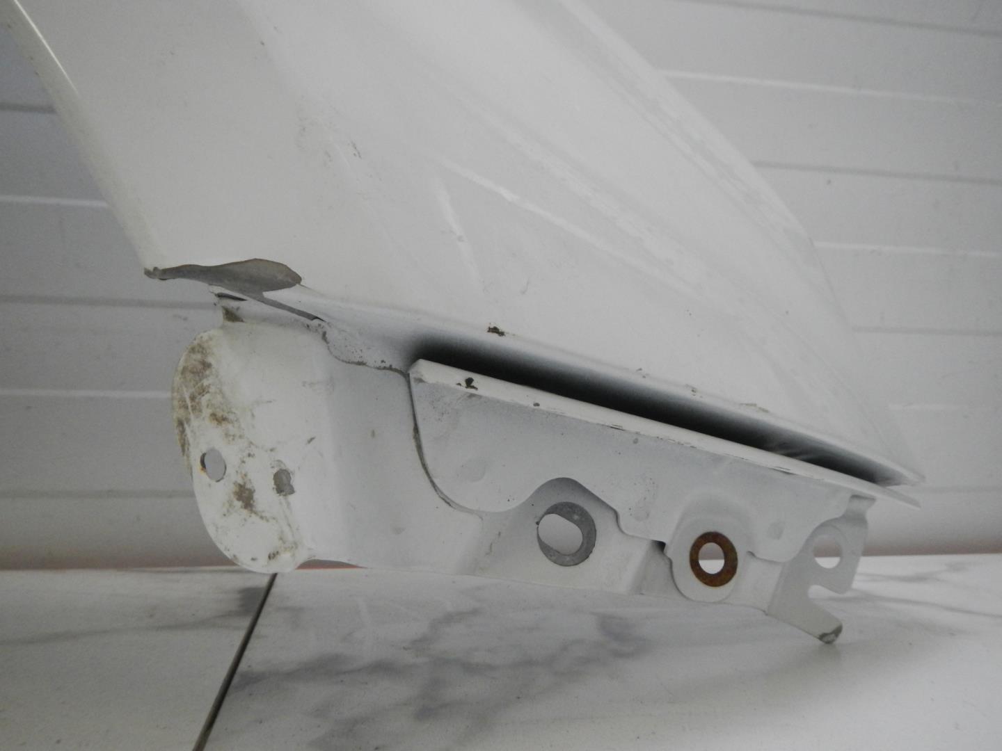 Крыло переднее правое