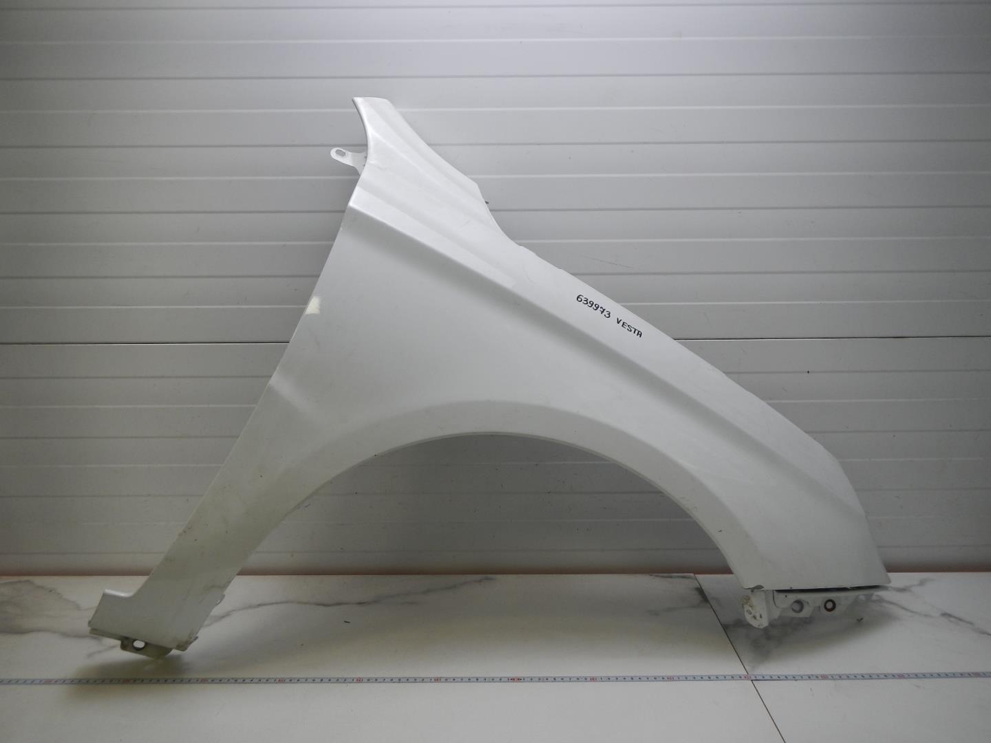 Крыло переднее правое