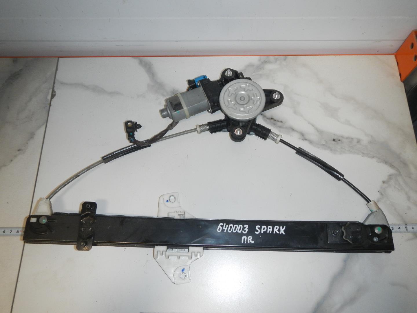 Стеклоподъемник электр. передний правый