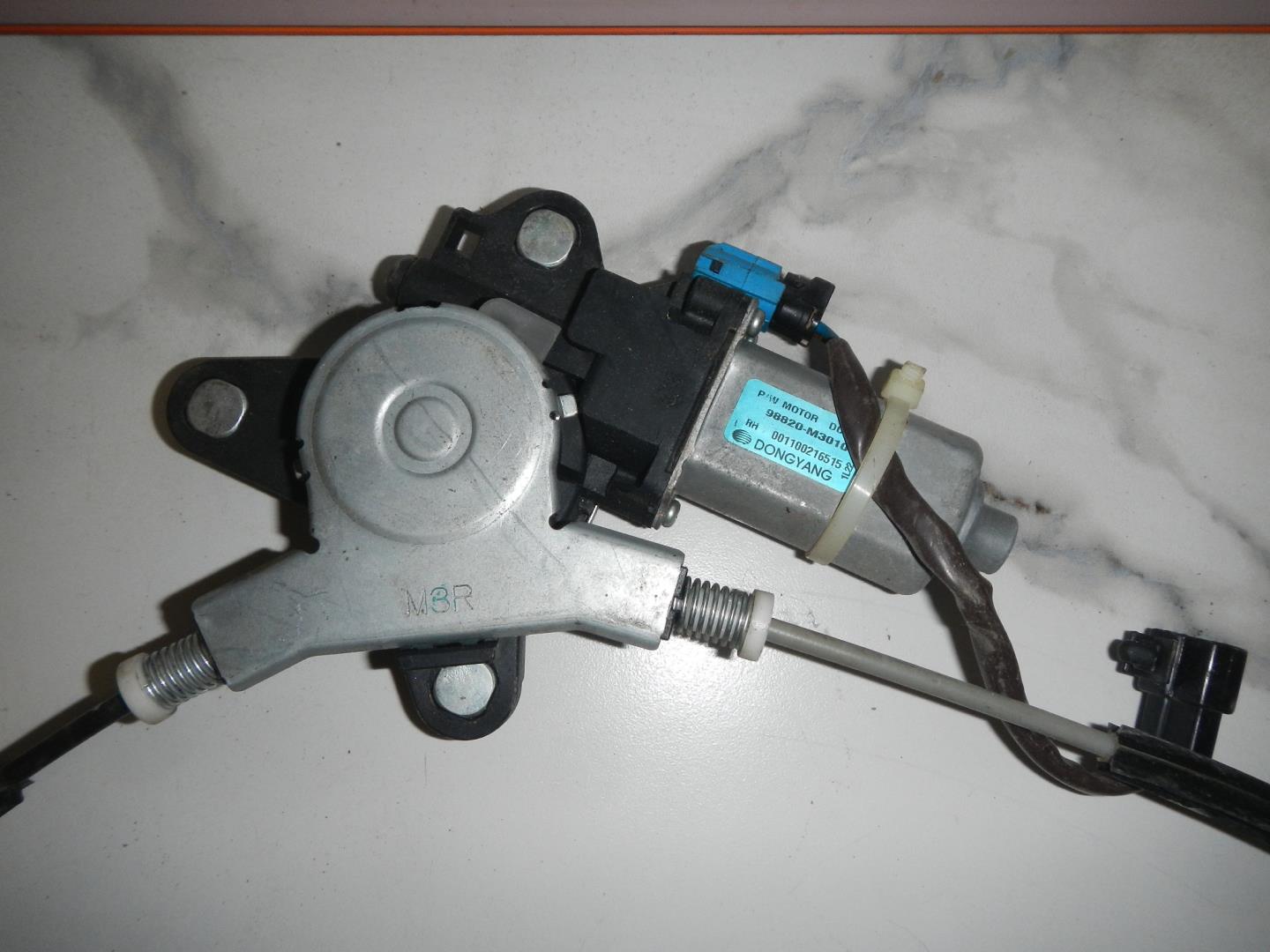 Стеклоподъемник электр. передний правый