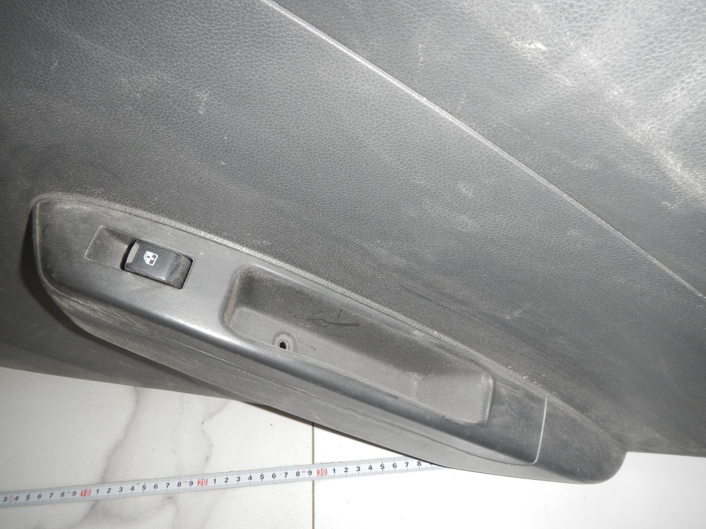 Обшивка двери задней правой