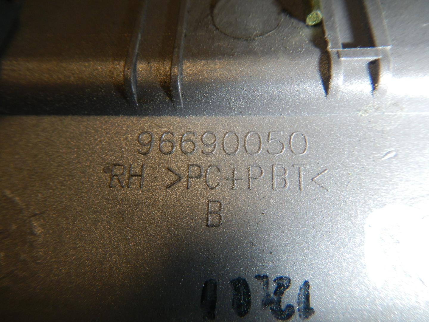 Ручка двери передней наружная правая