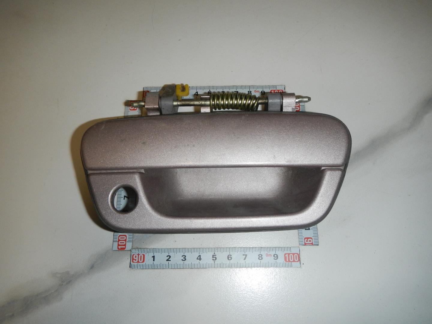 Ручка двери передней наружная правая