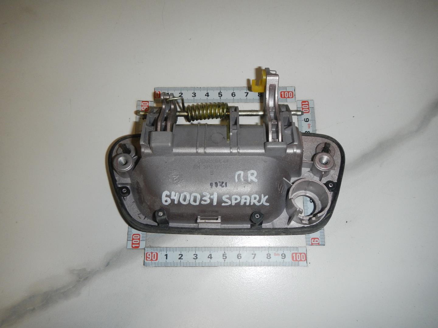 Ручка двери передней наружная правая