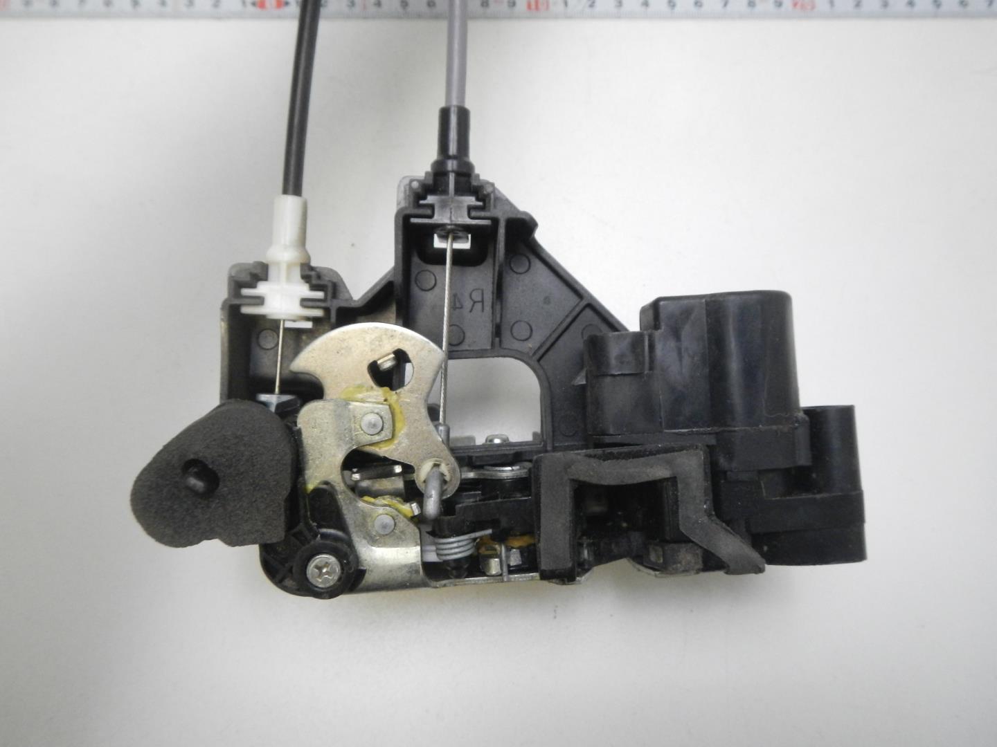 Замок двери задней правой