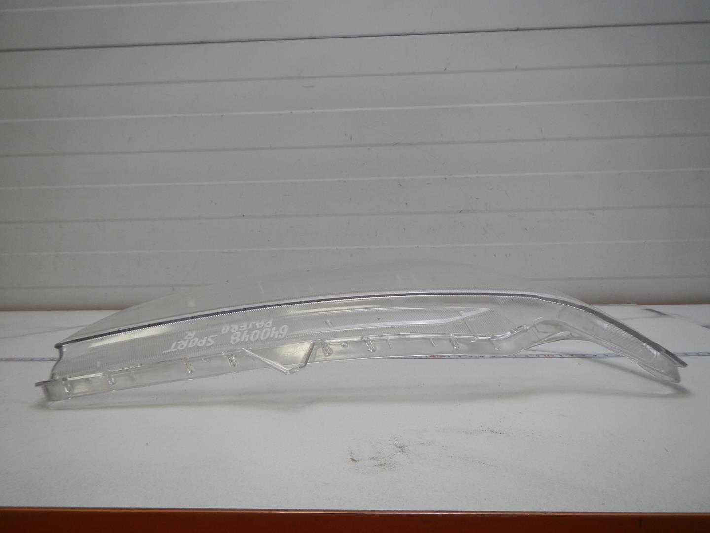 Стекло фары правой