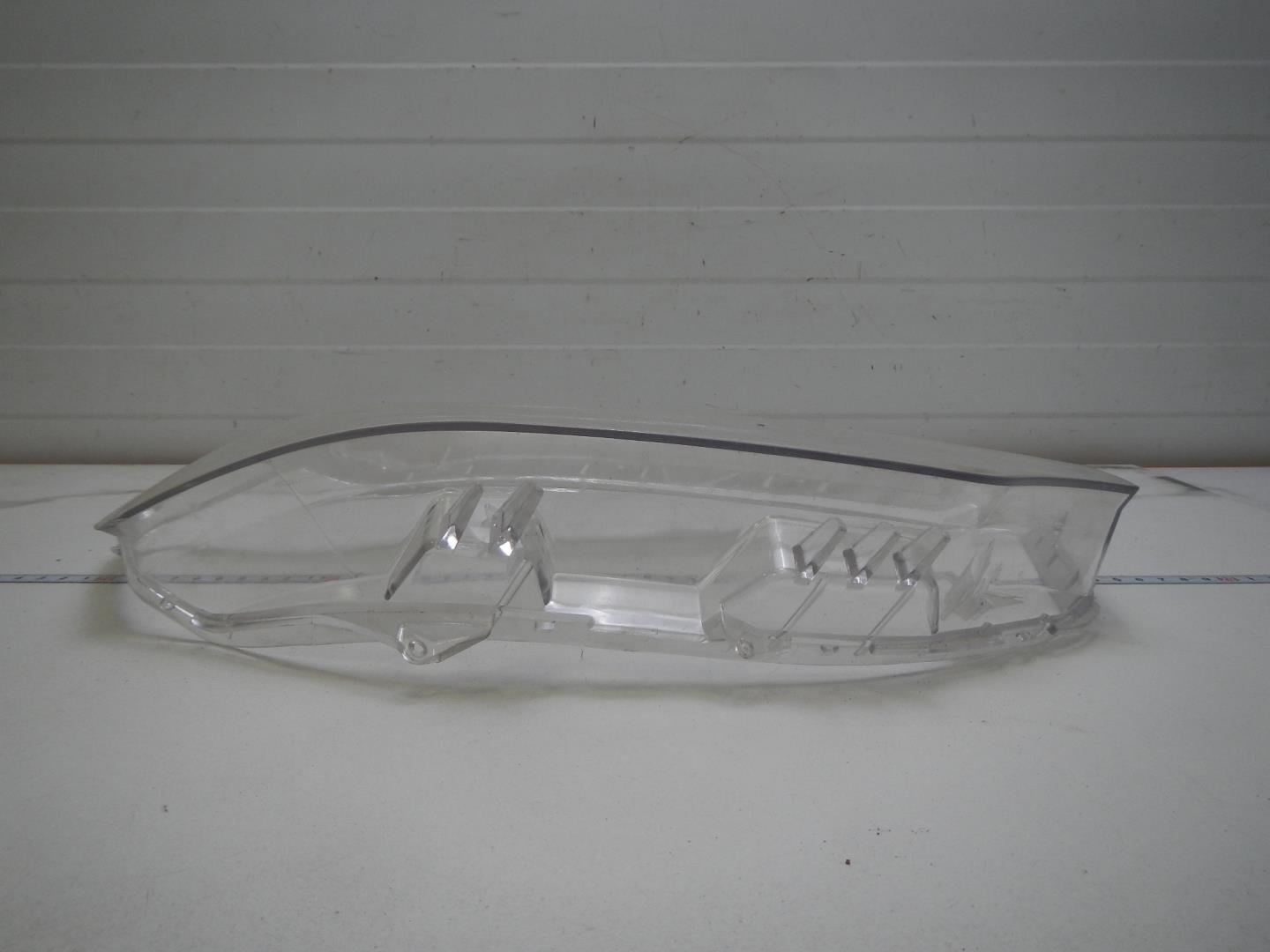 Стекло фары правой