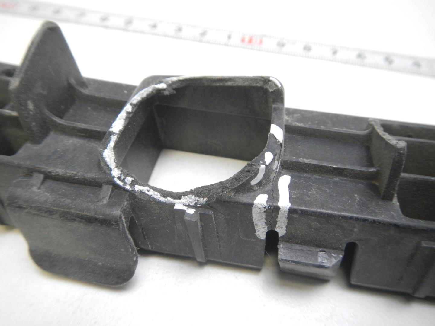 Кронштейн заднего бампера правый