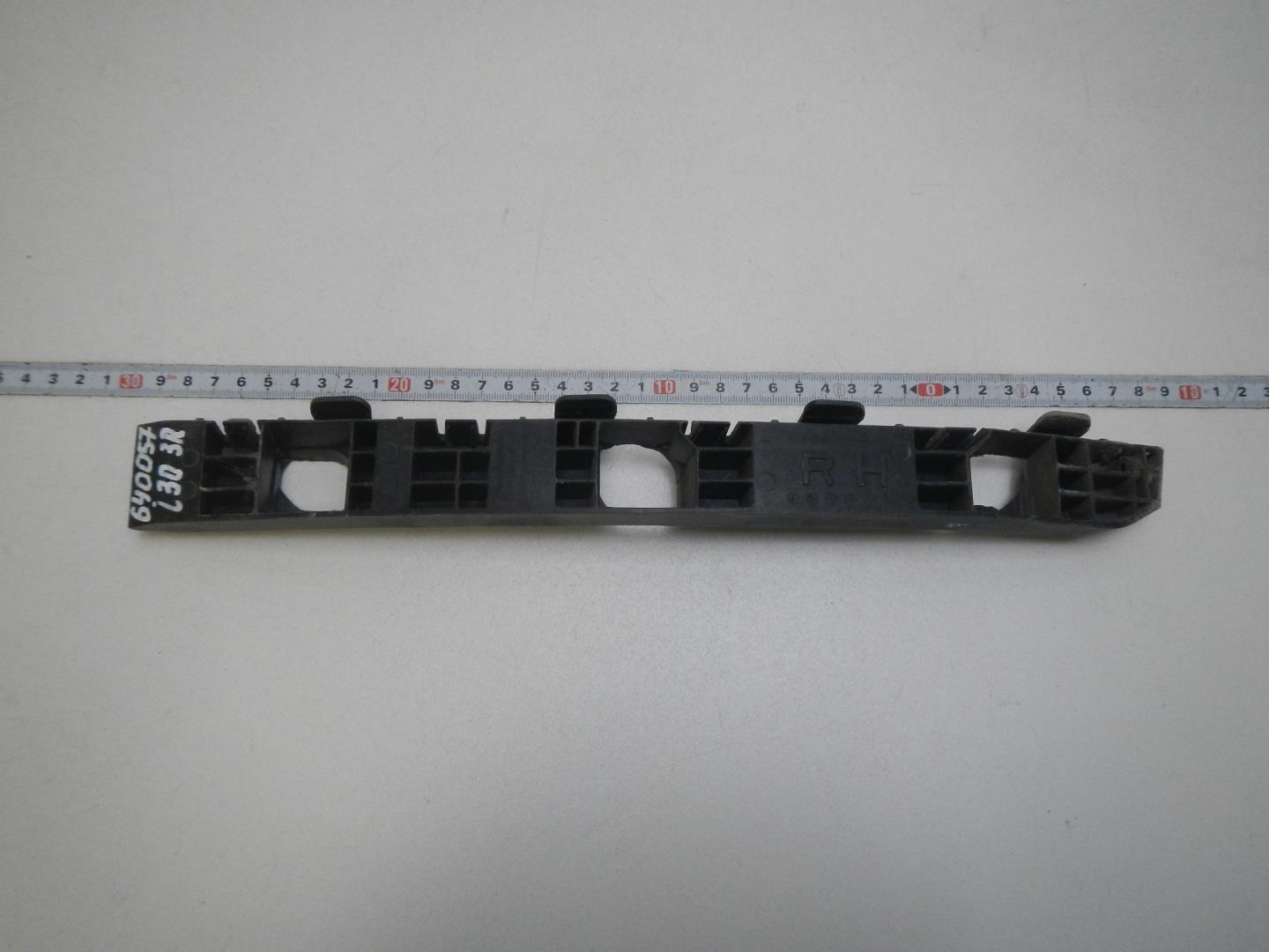 Кронштейн заднего бампера правый