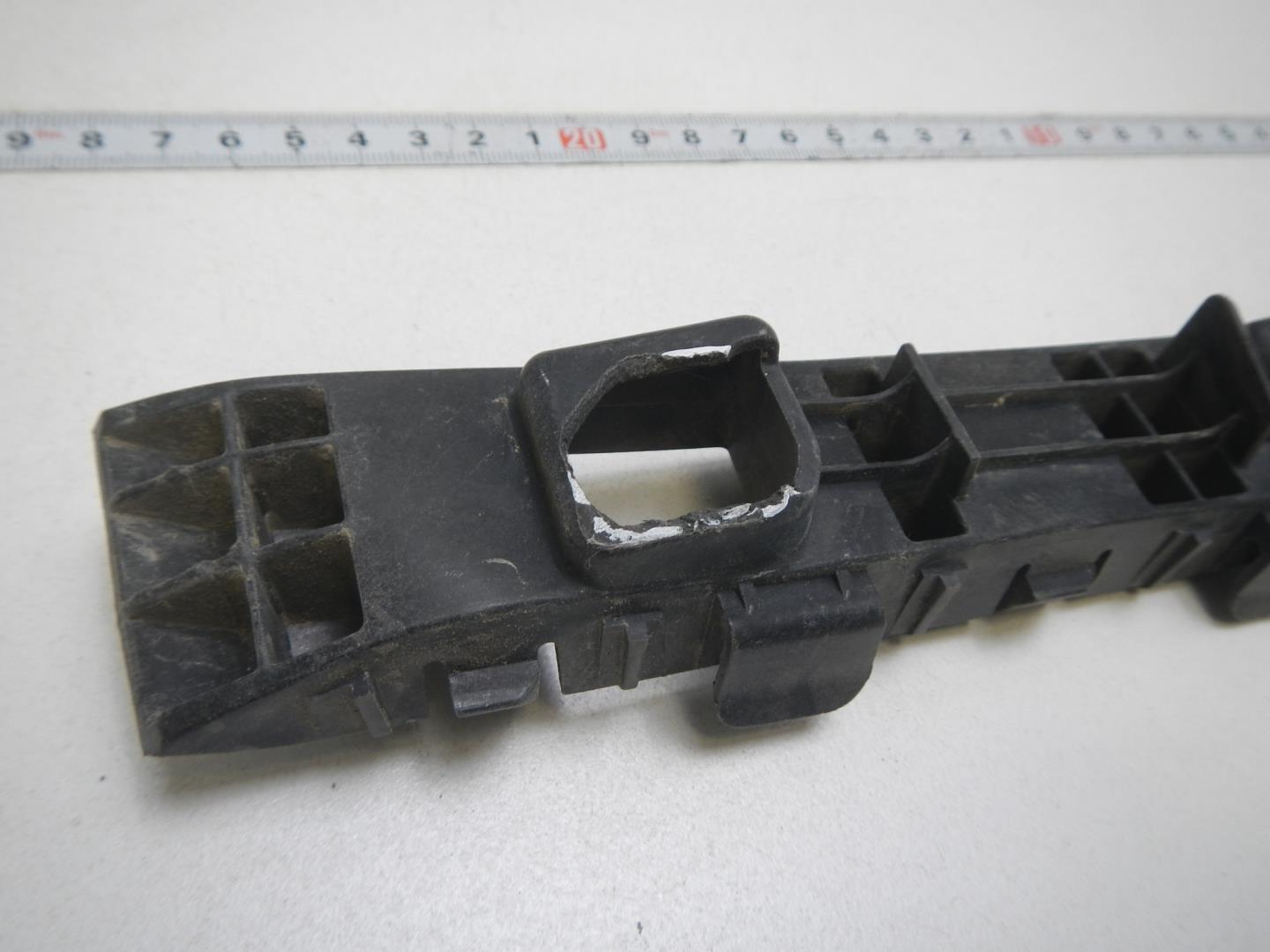 Кронштейн заднего бампера правый