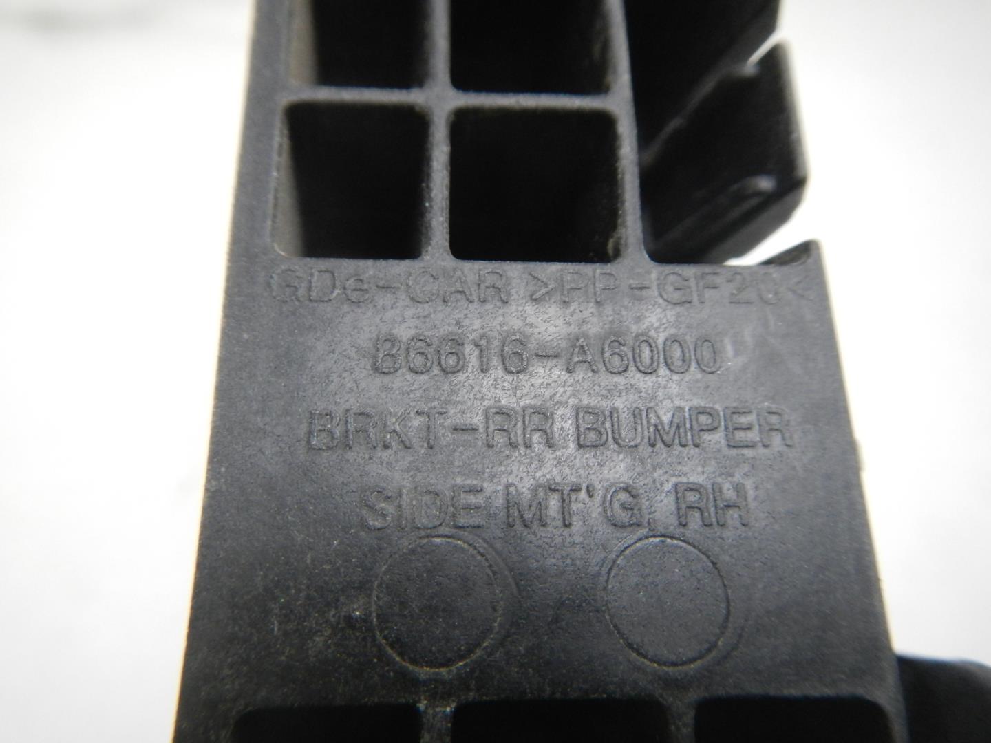 Кронштейн заднего бампера правый