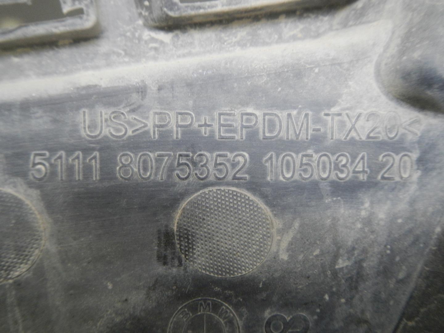 Кронштейн переднего бампера правый