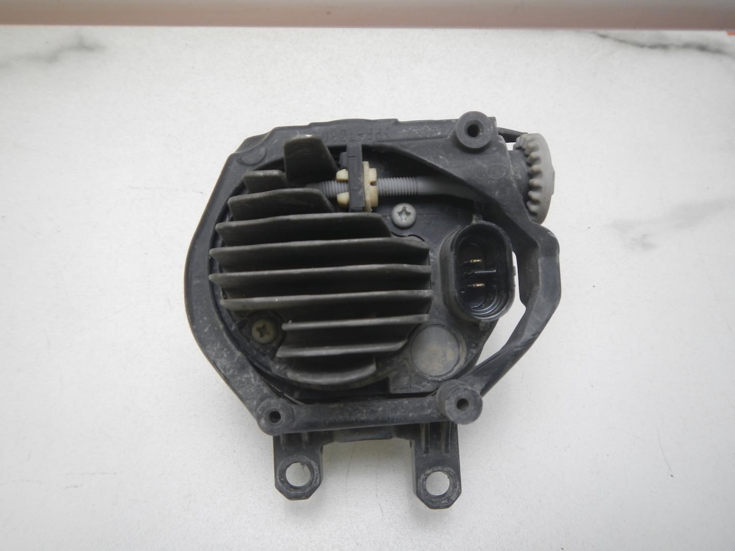 Фара противотуманная левая