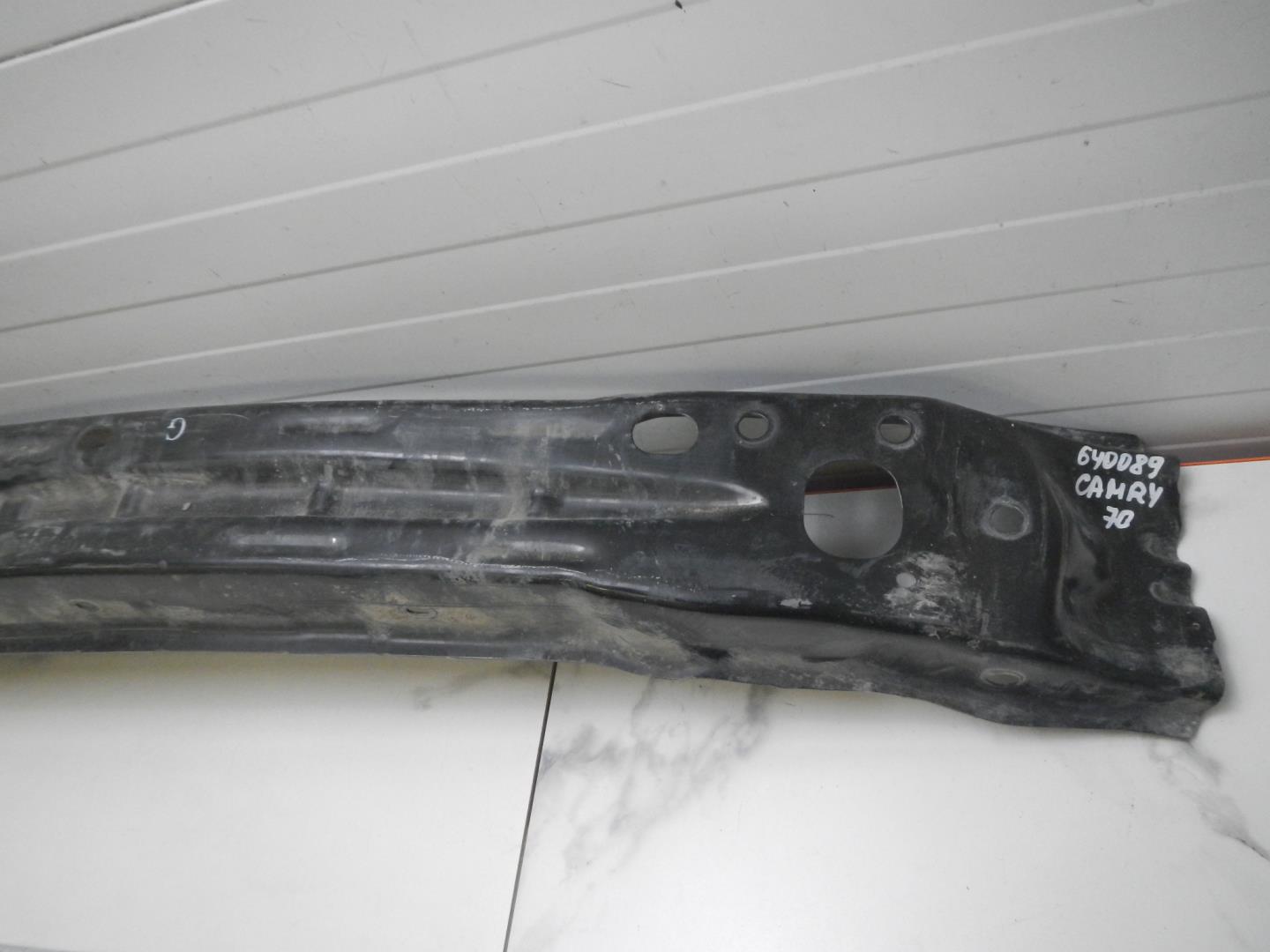 Усилитель переднего бампера