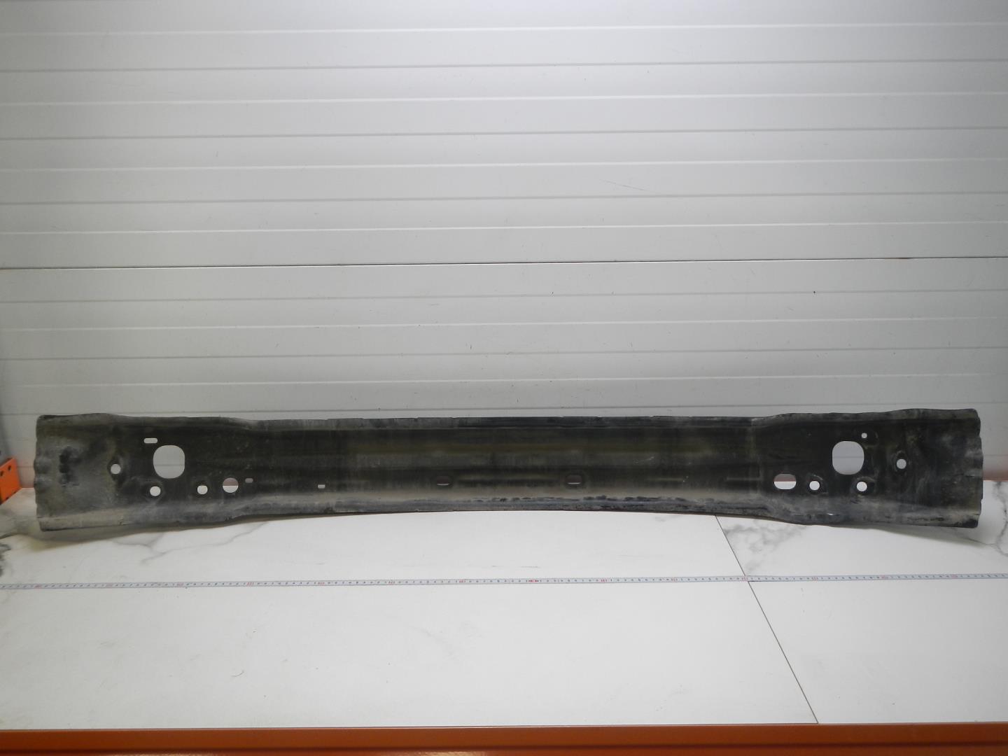 Усилитель переднего бампера