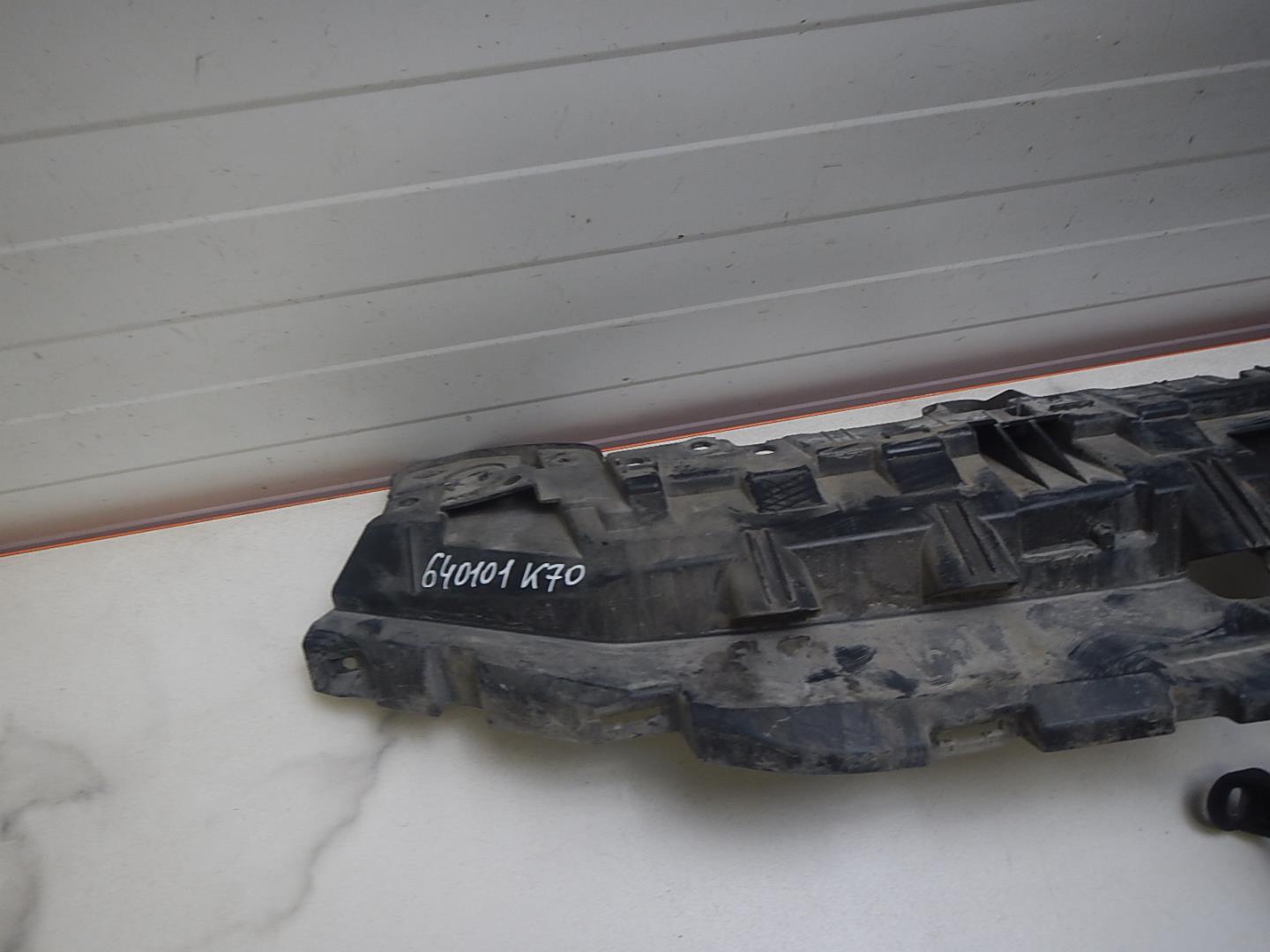 Кронштейн решетки радиатора