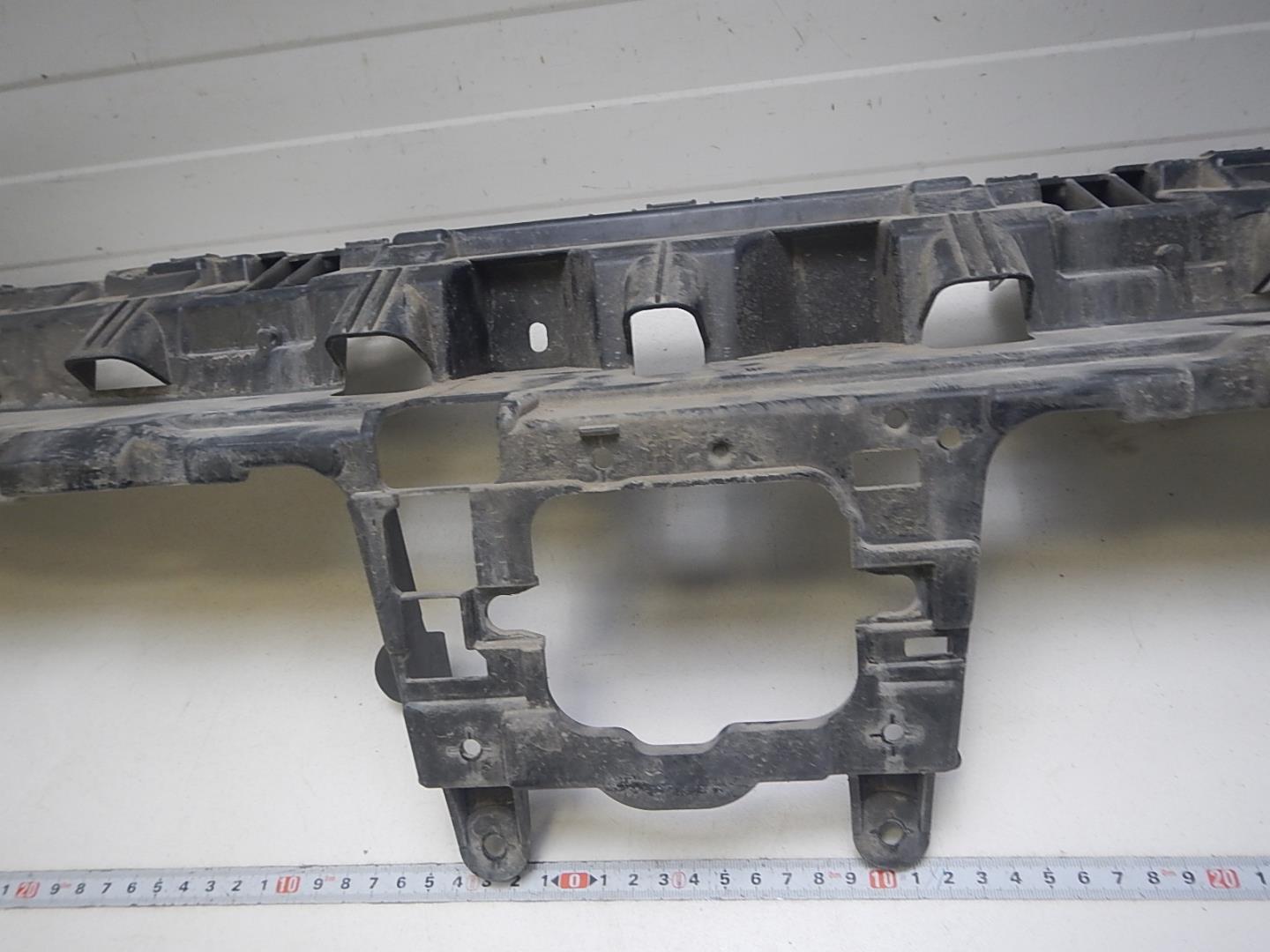 Кронштейн решетки радиатора