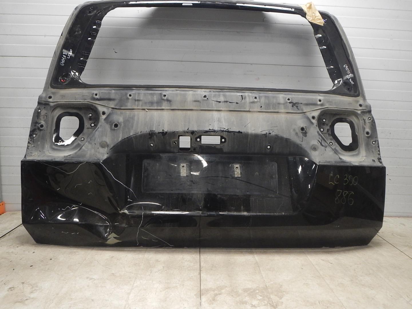 Дверь багажника