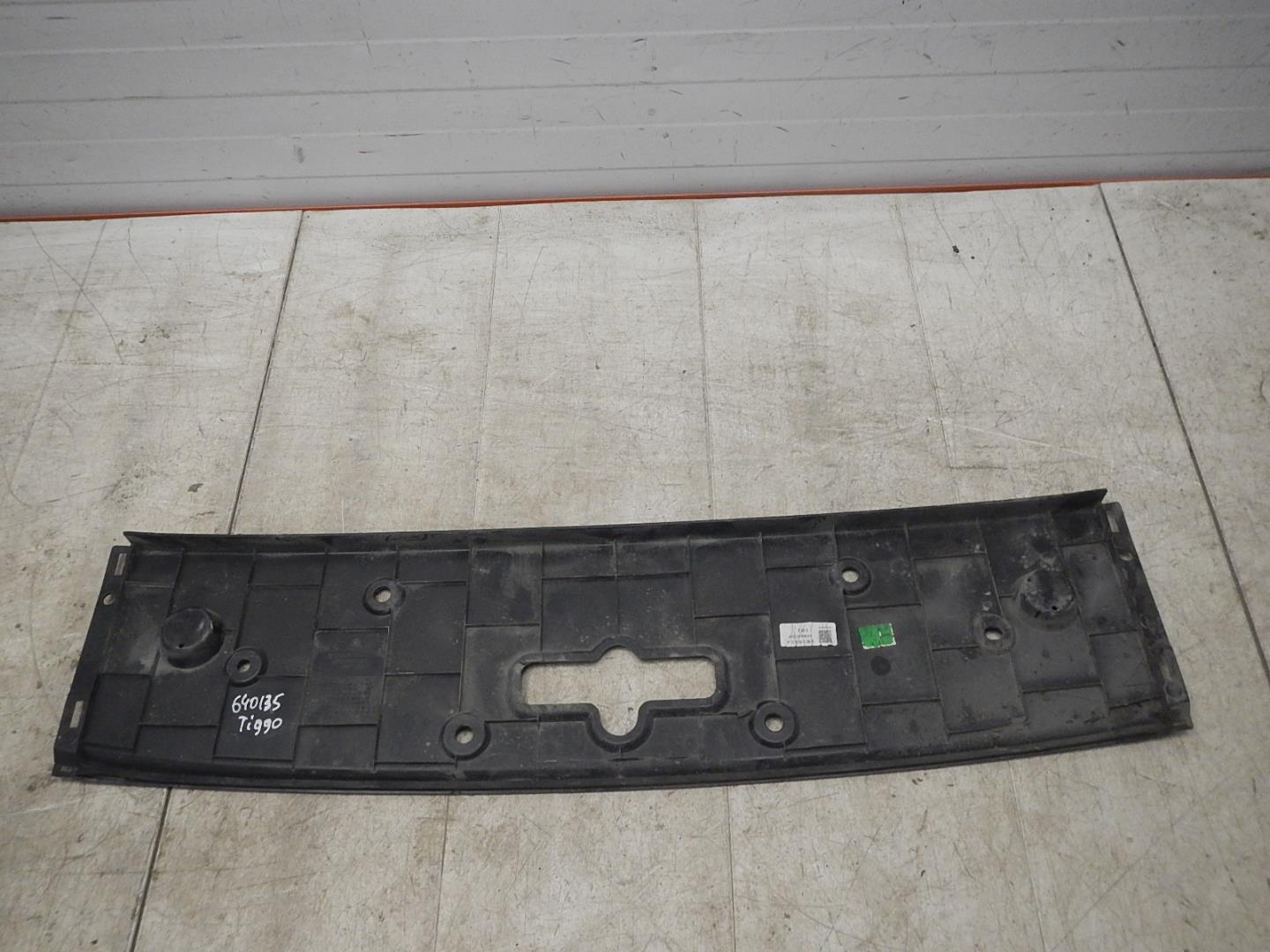 Кожух замка капота