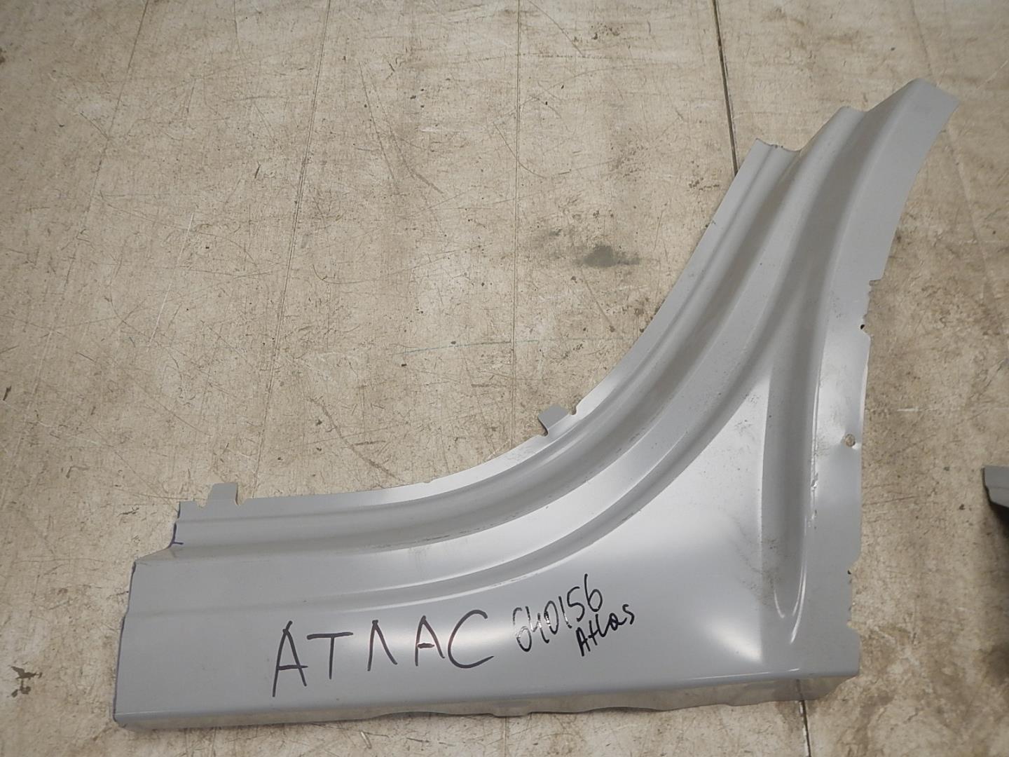 Порог левый