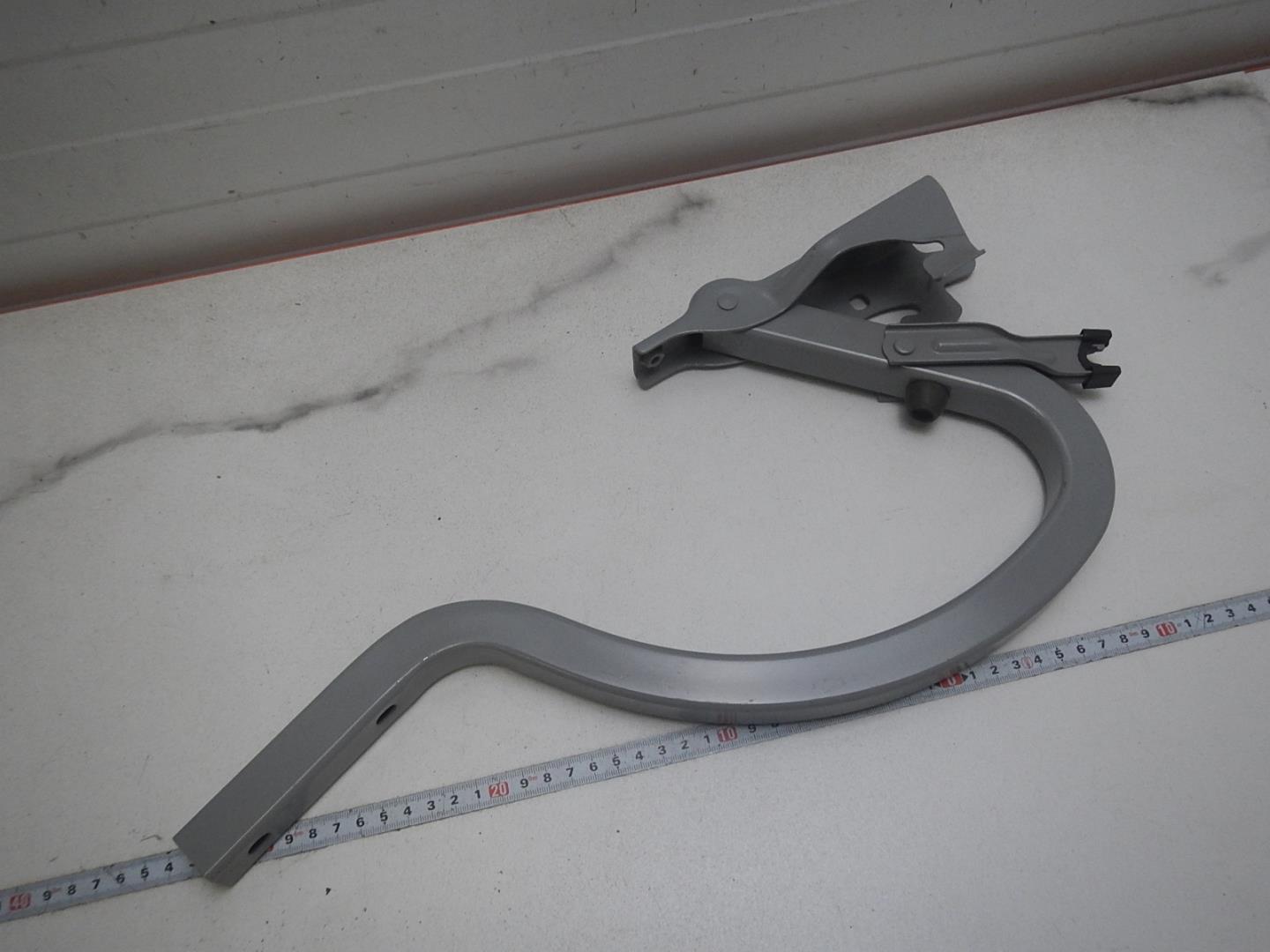 Петля крышки багажника