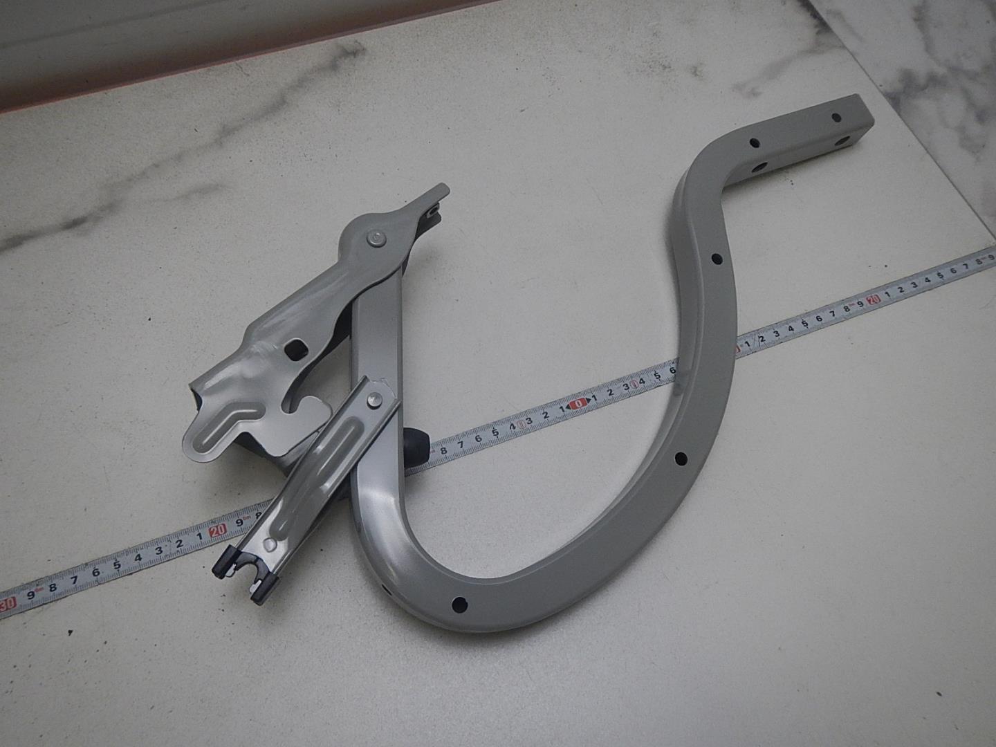 Петля крышки багажника