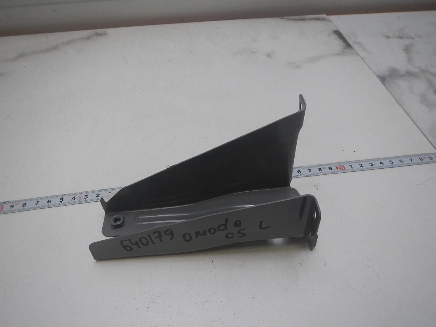 Кронштейн фар левый