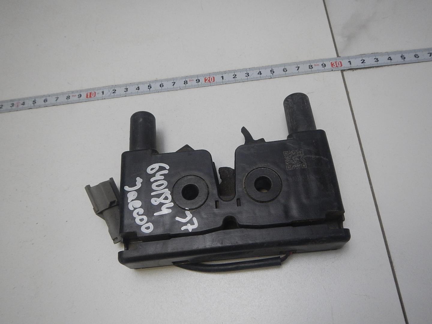 Замок капота