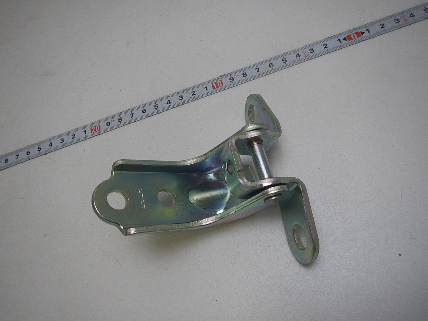 Петля двери передней правой нижняя