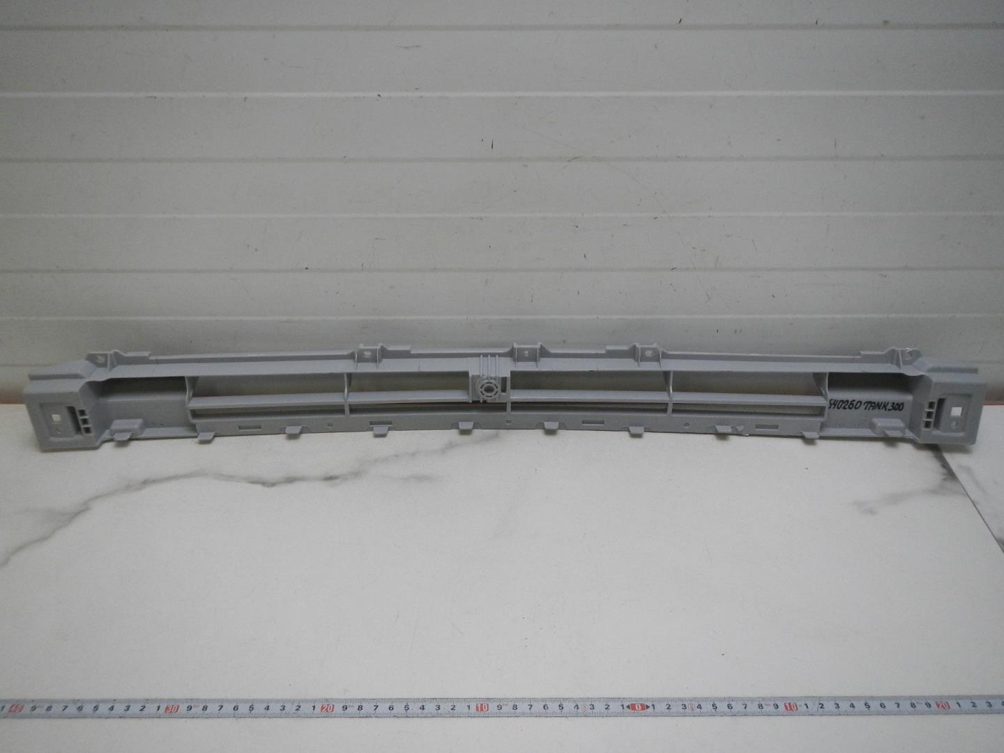 Решетка в бампер центральная