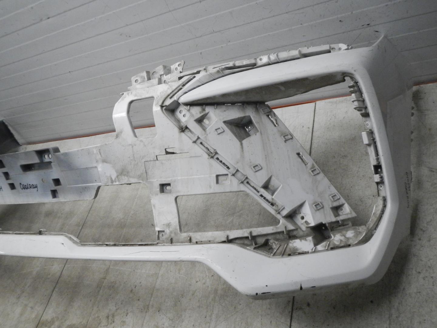 Бампер передний