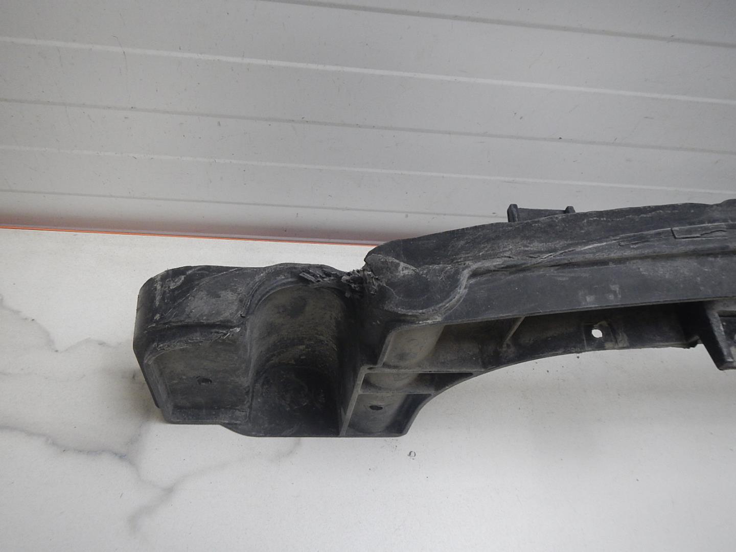 Усилитель заднего бампера