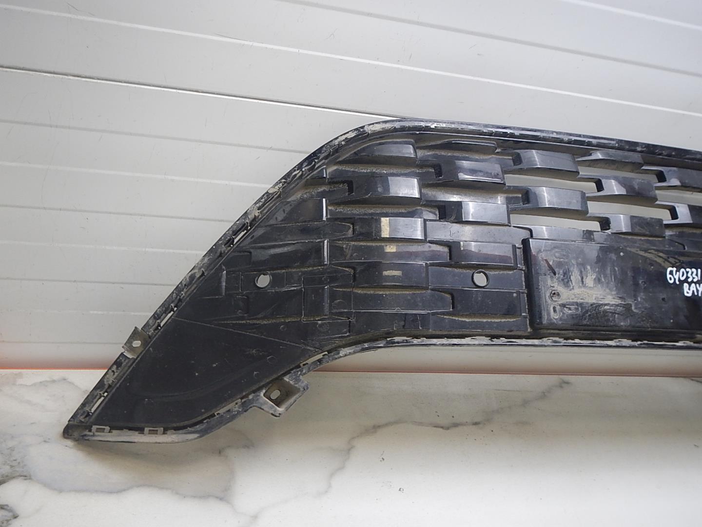 Решетка в бампер центральная