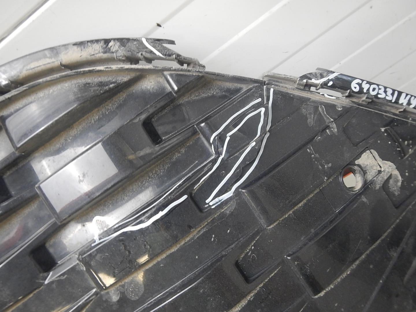 Решетка в бампер центральная